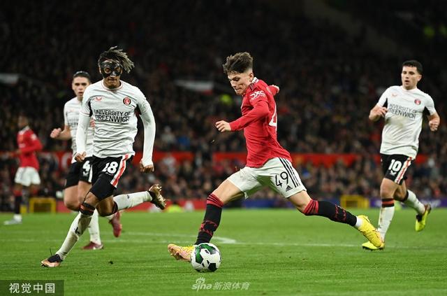 人瞩目的 人瞩目的